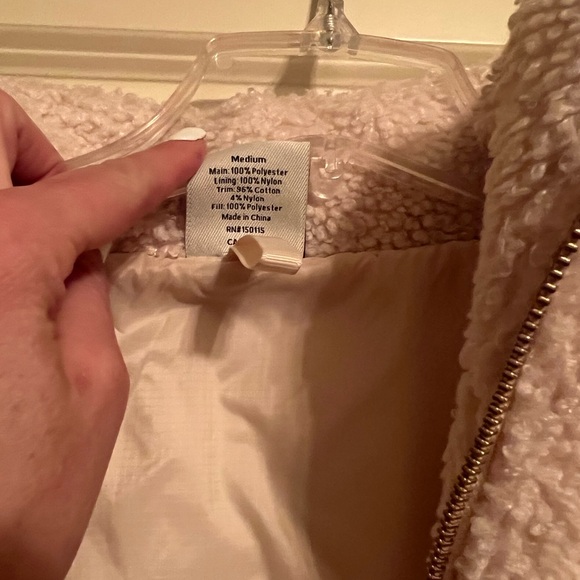 Varley- Wilkins Sherpa Puffer Jacket - Sandshell - Picture 3 of 5